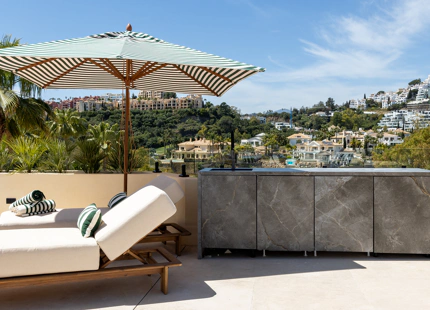 STUNNING 4-BEDROOM TOWNHOUSE WITH ROOFTOP TERRACE IN BENAHAVÍS