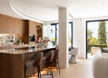 STUNNING 4-BEDROOM TOWNHOUSE WITH ROOFTOP TERRACE IN BENAHAVÍS