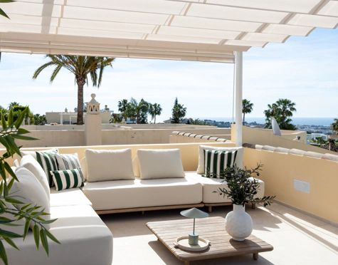 STUNNING 4-BEDROOM TOWNHOUSE WITH ROOFTOP TERRACE IN BENAHAVÍS