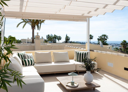 STUNNING 4-BEDROOM TOWNHOUSE WITH ROOFTOP TERRACE IN BENAHAVÍS