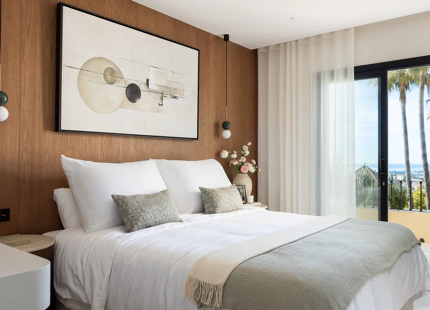 STUNNING 4-BEDROOM TOWNHOUSE WITH ROOFTOP TERRACE IN BENAHAVÍS