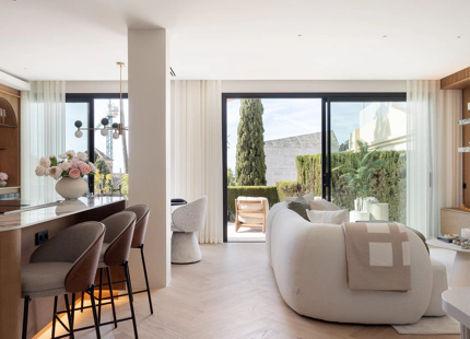 STUNNING 4-BEDROOM TOWNHOUSE WITH ROOFTOP TERRACE IN BENAHAVÍS