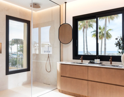 STUNNING 4-BEDROOM TOWNHOUSE WITH ROOFTOP TERRACE IN BENAHAVÍS