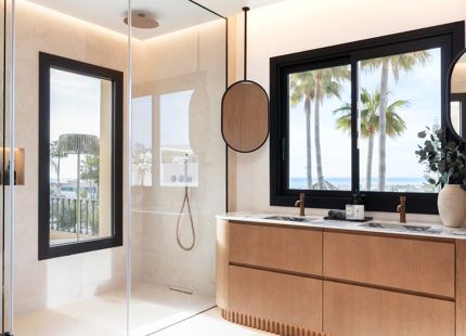 STUNNING 4-BEDROOM TOWNHOUSE WITH ROOFTOP TERRACE IN BENAHAVÍS
