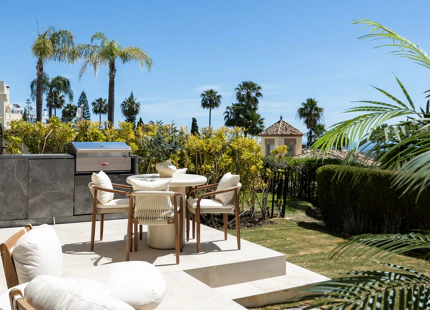 STUNNING 4-BEDROOM TOWNHOUSE WITH ROOFTOP TERRACE IN BENAHAVÍS