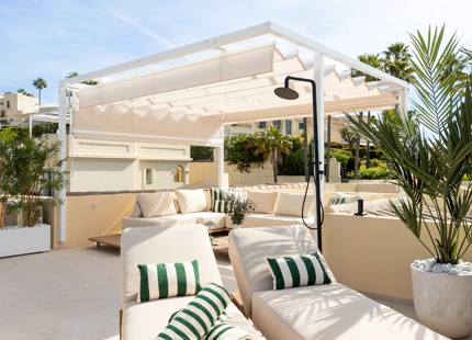 STUNNING 4-BEDROOM TOWNHOUSE WITH ROOFTOP TERRACE IN BENAHAVÍS