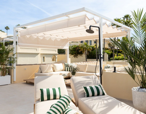STUNNING 4-BEDROOM TOWNHOUSE WITH ROOFTOP TERRACE IN BENAHAVÍS