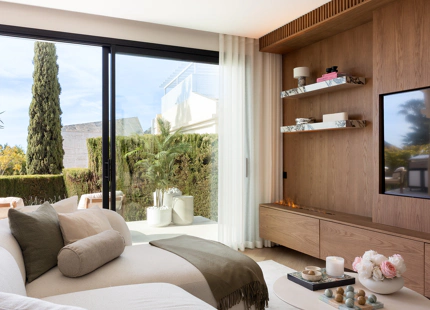 STUNNING 4-BEDROOM TOWNHOUSE WITH ROOFTOP TERRACE IN BENAHAVÍS