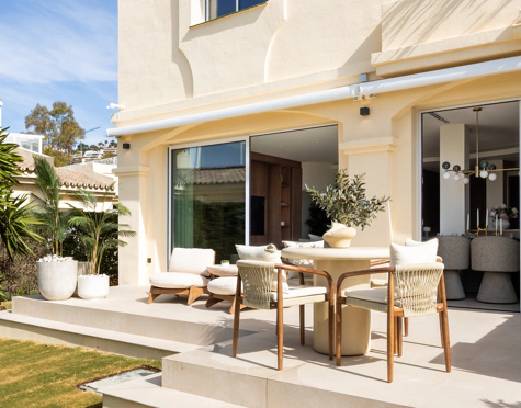 STUNNING 4-BEDROOM TOWNHOUSE WITH ROOFTOP TERRACE IN BENAHAVÍS