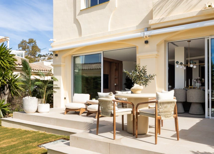 STUNNING 4-BEDROOM TOWNHOUSE WITH ROOFTOP TERRACE IN BENAHAVÍS