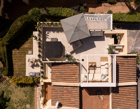 STUNNING 4-BEDROOM TOWNHOUSE WITH ROOFTOP TERRACE IN BENAHAVÍS