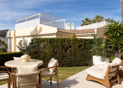 STUNNING 4-BEDROOM TOWNHOUSE WITH ROOFTOP TERRACE IN BENAHAVÍS