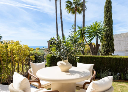 STUNNING 4-BEDROOM TOWNHOUSE WITH ROOFTOP TERRACE IN BENAHAVÍS