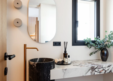 STUNNING 4-BEDROOM TOWNHOUSE WITH ROOFTOP TERRACE IN BENAHAVÍS