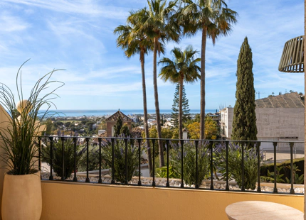 STUNNING 4-BEDROOM TOWNHOUSE WITH ROOFTOP TERRACE IN BENAHAVÍS