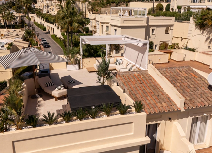STUNNING 4-BEDROOM TOWNHOUSE WITH ROOFTOP TERRACE IN BENAHAVÍS