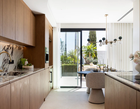 STUNNING 4-BEDROOM TOWNHOUSE WITH ROOFTOP TERRACE IN BENAHAVÍS
