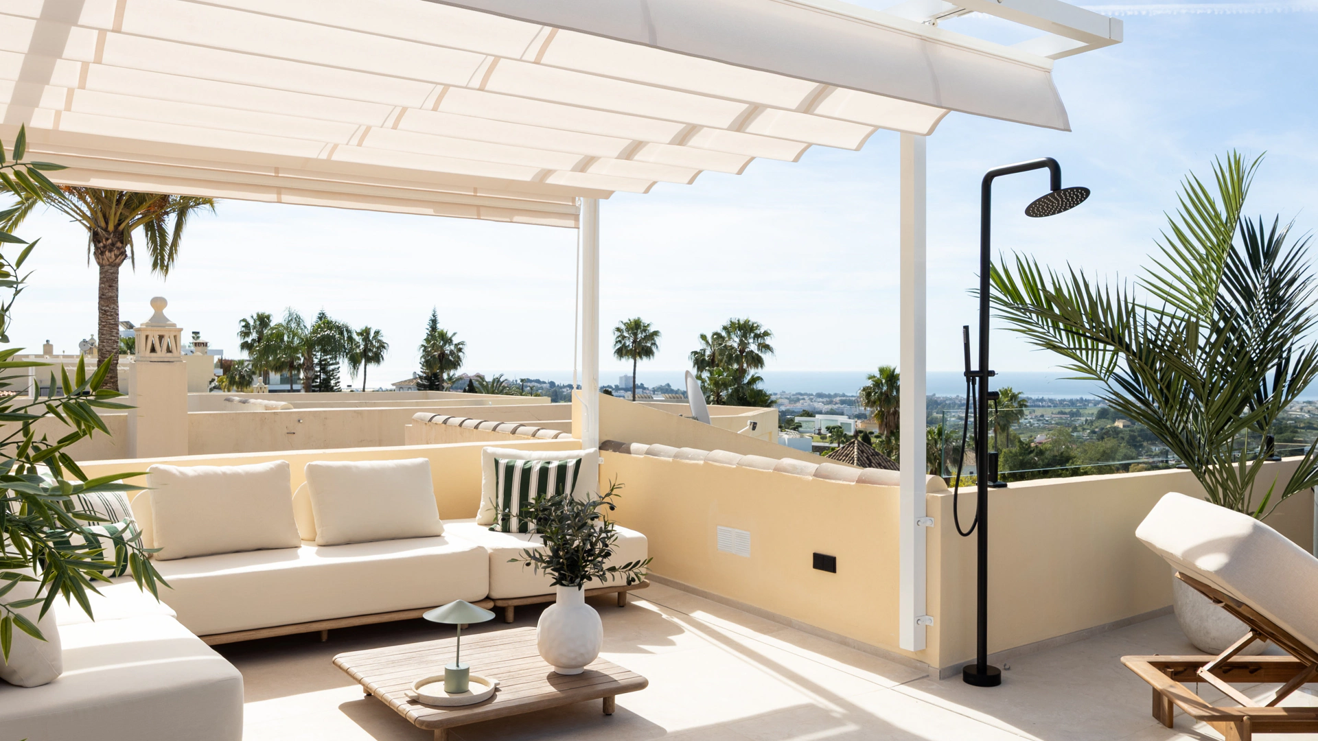 Town House for sale in El Herrojo, Benahavis