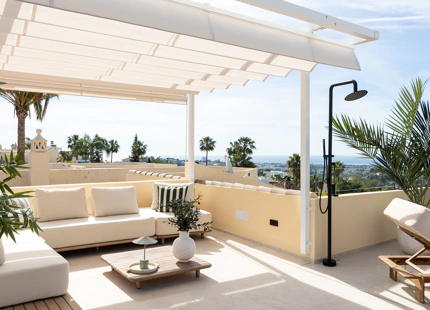 STUNNING 4-BEDROOM TOWNHOUSE WITH ROOFTOP TERRACE IN BENAHAVÍS