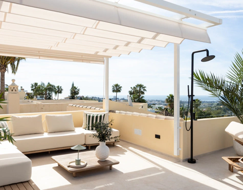 STUNNING 4-BEDROOM TOWNHOUSE WITH ROOFTOP TERRACE IN BENAHAVÍS