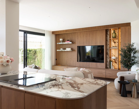 STUNNING 4-BEDROOM TOWNHOUSE WITH ROOFTOP TERRACE IN BENAHAVÍS