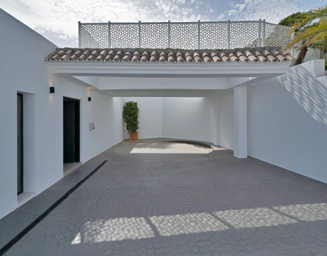 AN EXCEPTIONAL GEM – LUXURY VILLA IN BENAHAVÍS