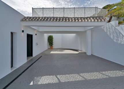 AN EXCEPTIONAL GEM – LUXURY VILLA IN BENAHAVÍS