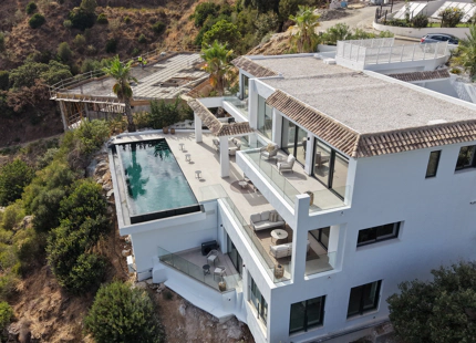 AN EXCEPTIONAL GEM – LUXURY VILLA IN BENAHAVÍS