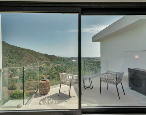 AN EXCEPTIONAL GEM – LUXURY VILLA IN BENAHAVÍS