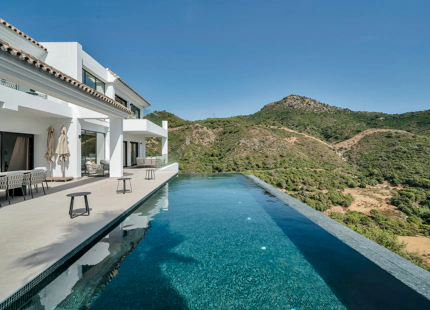 AN EXCEPTIONAL GEM – LUXURY VILLA IN BENAHAVÍS
