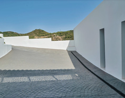 AN EXCEPTIONAL GEM – LUXURY VILLA IN BENAHAVÍS