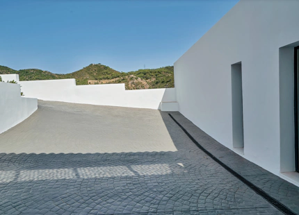 AN EXCEPTIONAL GEM – LUXURY VILLA IN BENAHAVÍS