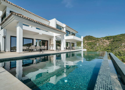 AN EXCEPTIONAL GEM – LUXURY VILLA IN BENAHAVÍS