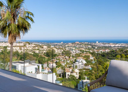 EXCEPTIONAL 5-BEDROOM VILLA WITH SEA AND GOLF VIEWS IN BENAHAVÍS