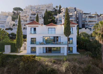 EXCEPTIONAL 5-BEDROOM VILLA WITH SEA AND GOLF VIEWS IN BENAHAVÍS
