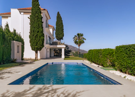 EXCEPTIONAL 5-BEDROOM VILLA WITH SEA AND GOLF VIEWS IN BENAHAVÍS