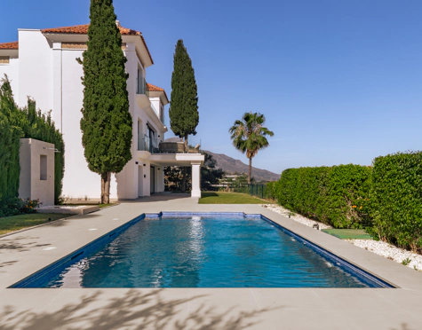 EXCEPTIONAL 5-BEDROOM VILLA WITH SEA AND GOLF VIEWS IN BENAHAVÍS