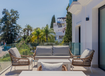 EXCEPTIONAL 5-BEDROOM VILLA WITH SEA AND GOLF VIEWS IN BENAHAVÍS