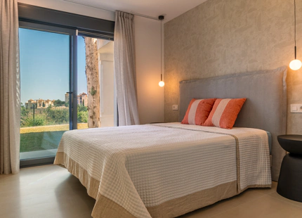 EXCEPTIONAL 5-BEDROOM VILLA WITH SEA AND GOLF VIEWS IN BENAHAVÍS
