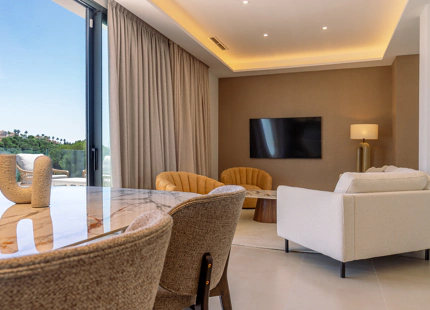 EXCEPTIONAL 5-BEDROOM VILLA WITH SEA AND GOLF VIEWS IN BENAHAVÍS