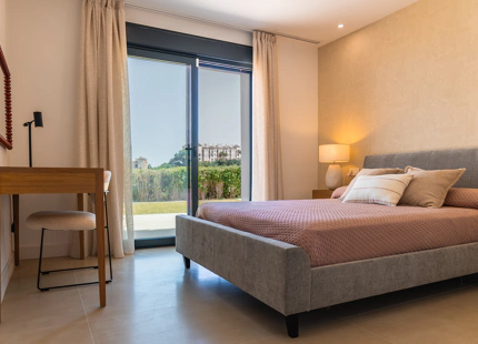 EXCEPTIONAL 5-BEDROOM VILLA WITH SEA AND GOLF VIEWS IN BENAHAVÍS