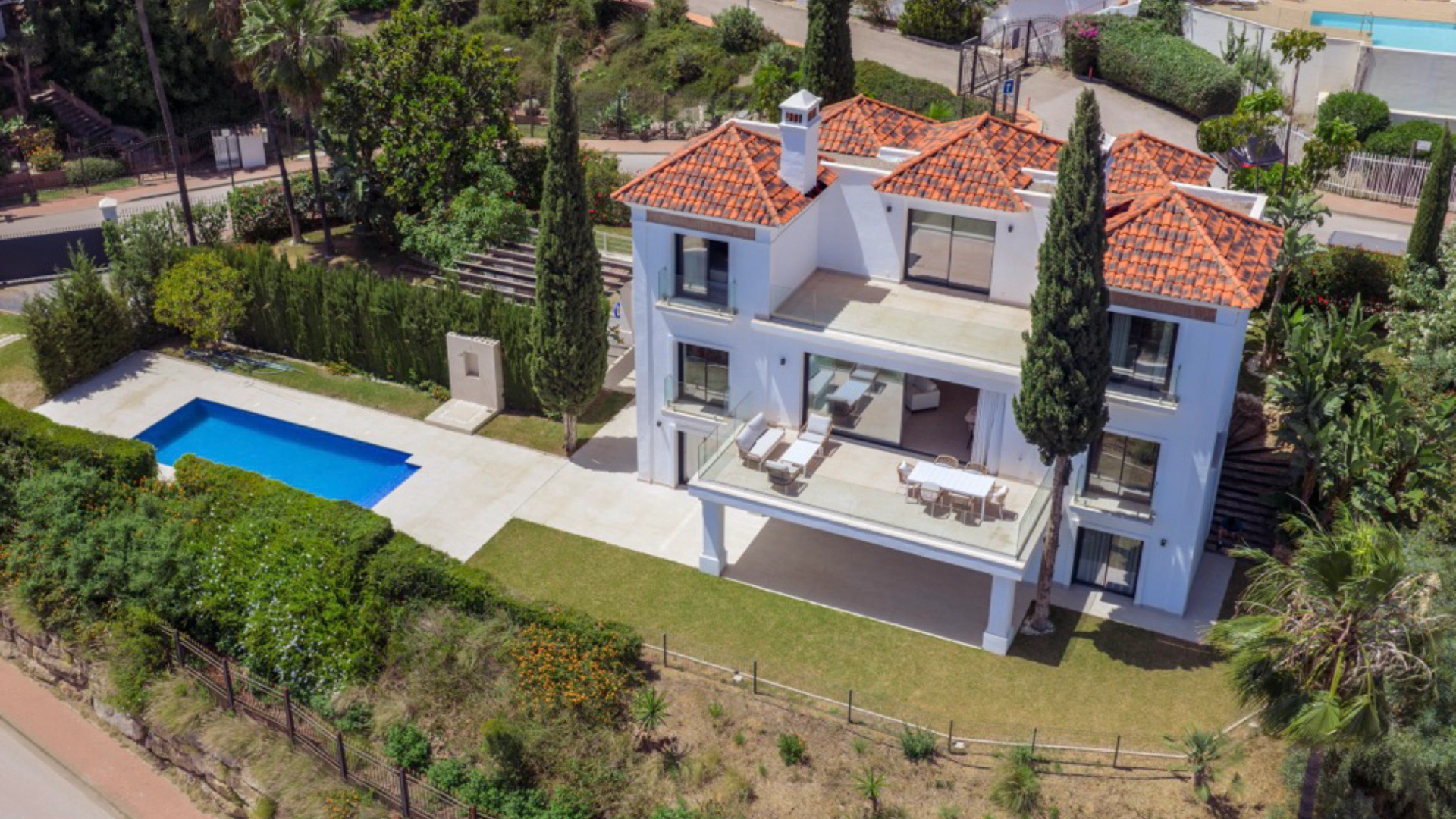 Villa for sale in Benahavis