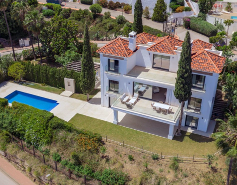 EXCEPTIONAL 5-BEDROOM VILLA WITH SEA AND GOLF VIEWS IN BENAHAVÍS