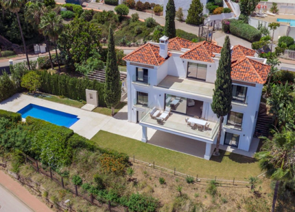EXCEPTIONAL 5-BEDROOM VILLA WITH SEA AND GOLF VIEWS IN BENAHAVÍS