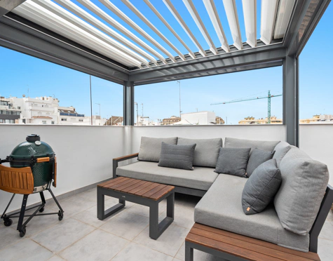BEAUTIFULLY RENOVATED TOWNHOUSE WITH ROOFTOP TERRACE IN ESTEPONA OLD TOWN