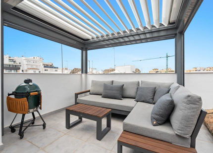 BEAUTIFULLY RENOVATED TOWNHOUSE WITH ROOFTOP TERRACE IN ESTEPONA OLD TOWN