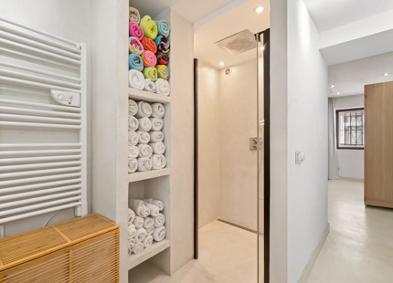 BEAUTIFULLY RENOVATED TOWNHOUSE WITH ROOFTOP TERRACE IN ESTEPONA OLD TOWN