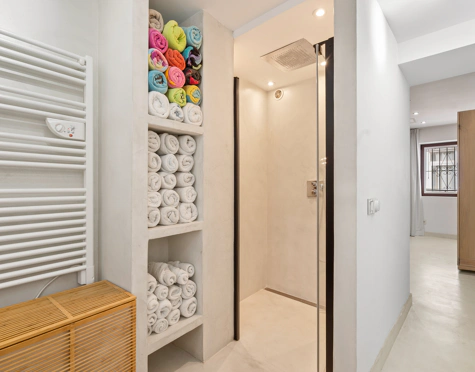 BEAUTIFULLY RENOVATED TOWNHOUSE WITH ROOFTOP TERRACE IN ESTEPONA OLD TOWN