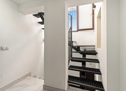 BEAUTIFULLY RENOVATED TOWNHOUSE WITH ROOFTOP TERRACE IN ESTEPONA OLD TOWN