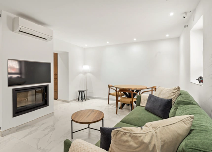 BEAUTIFULLY RENOVATED TOWNHOUSE WITH ROOFTOP TERRACE IN ESTEPONA OLD TOWN